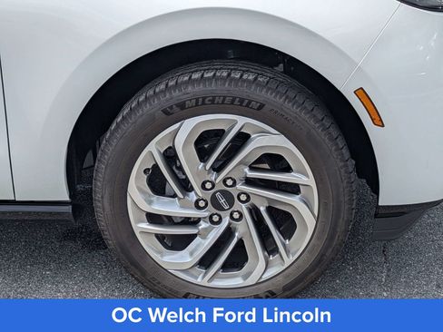 Certified 2026 Lincoln Navigator Reserve AWD/4WD image 6