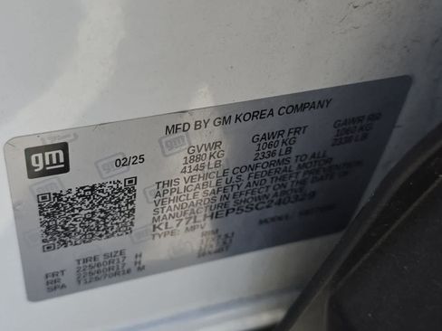 Used 2025 Chevrolet Trax LT FWD image 26