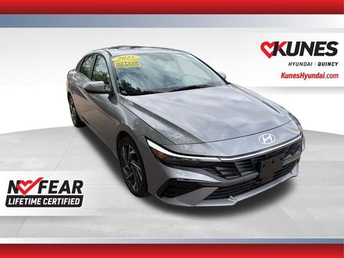 Used 2025 Hyundai Elantra SEL FWD image 1