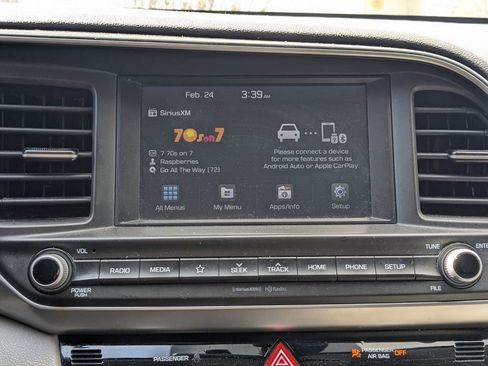 Used 2020 Hyundai Elantra SEL image 13