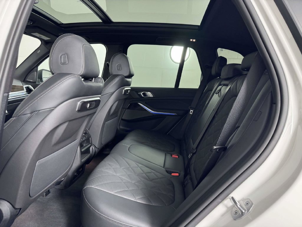 Used 2026 BMW X5 xDrive40i w/ Premium Package AWD/4WD image 32