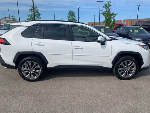 Used 2019 Toyota RAV4 XLE Premium w/ Cold Weather Package AWD/4WD image 6