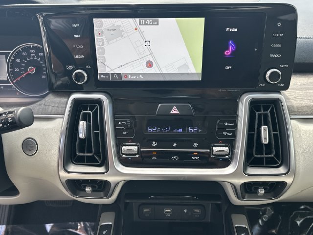 Used 2023 Kia Sorento EX w/ Panoramic Sunroof Package FWD image 17