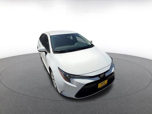Used 2025 Toyota Corolla LE FWD image 3