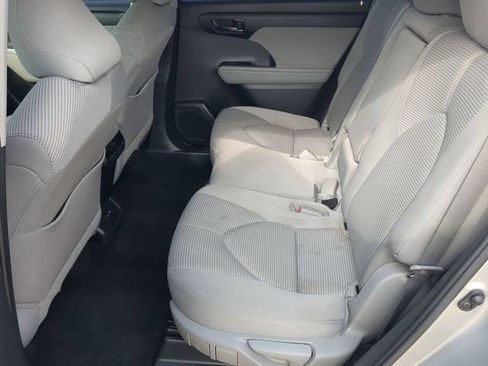 Used 2023 Toyota Highlander LE FWD image 22