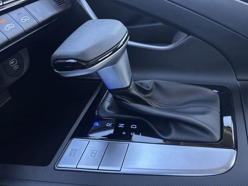 Used 2024 Hyundai Elantra SEL image 24