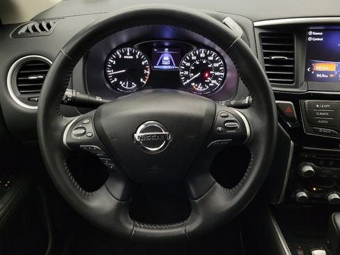 Used 2020 Nissan Pathfinder SV image 22