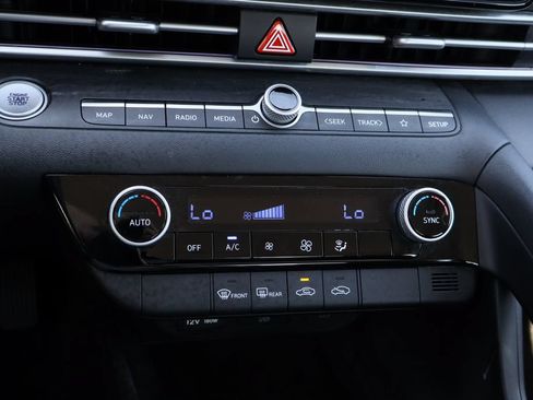 Used 2024 Hyundai Elantra SEL FWD image 17