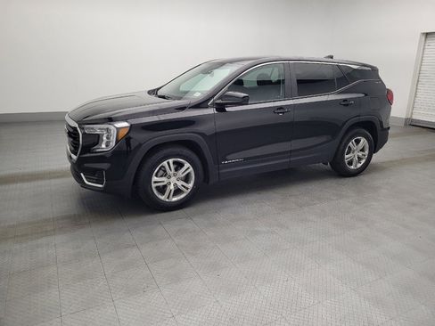 Used 2024 GMC Terrain SLE image 2