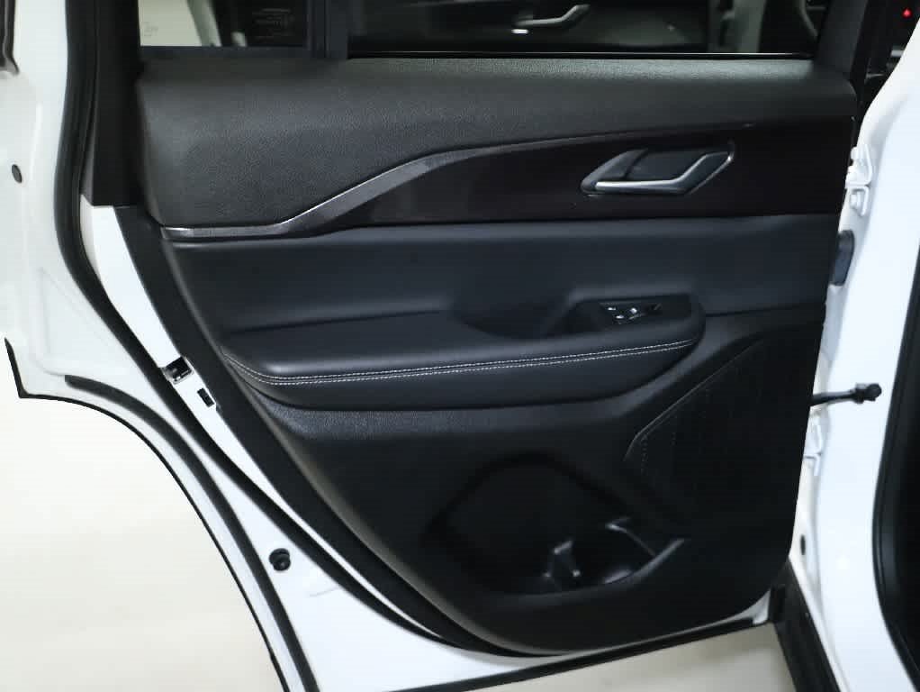 Used 2023 Jeep Grand Cherokee Altitude AWD/4WD image 13