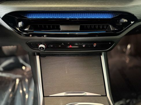 Used 2025 BMW 430i xDrive Convertible w/ Convenience Package image 17