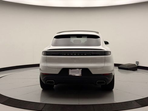 Used 2024 Porsche Cayenne Coupe image 10