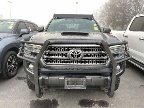 Used 2016 Toyota Tacoma TRD Sport image 6