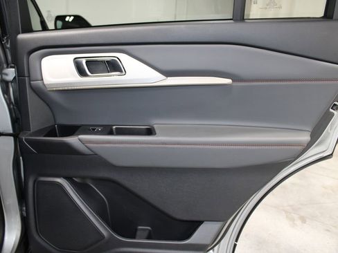 Used 2025 Ford Explorer Active image 34