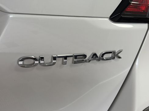 Used 2025 Subaru Outback Premium AWD/4WD image 17