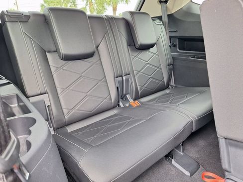 Used 2025 Volkswagen Atlas SE FWD image 33