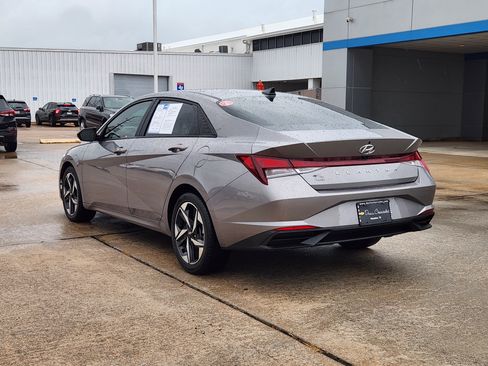 Used 2023 Hyundai Elantra SEL w/ Convenience Package FWD image 7
