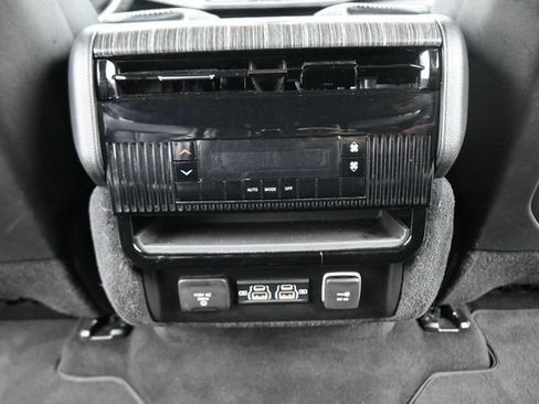 Used 2024 Jeep Wagoneer L Series II w/ Flexible Seating Group AWD/4WD image 25