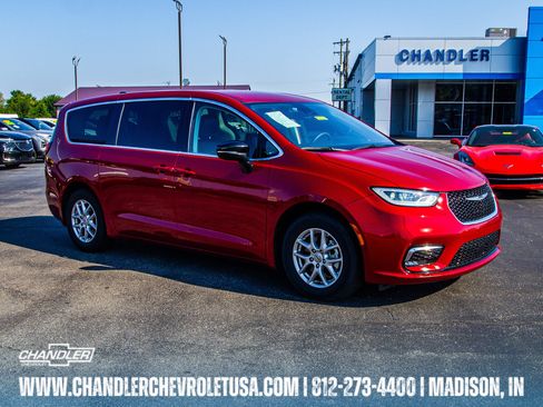 Used 2024 Chrysler Pacifica Touring-L FWD image 1