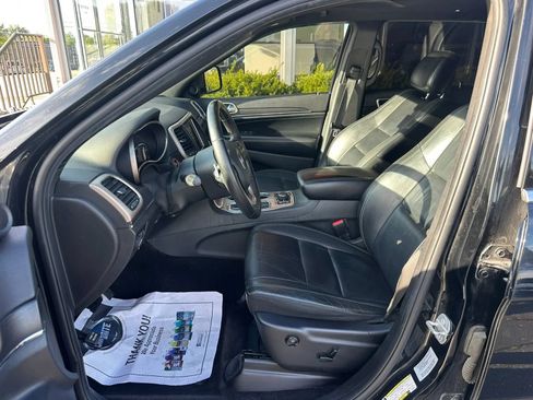 Used 2017 Jeep Grand Cherokee Limited AWD/4WD image 9