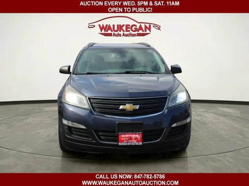 Used 2014 Chevrolet Traverse LS FWD image 2