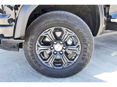 Used 2024 GMC Canyon Elevation w/ Convenience Package image 28