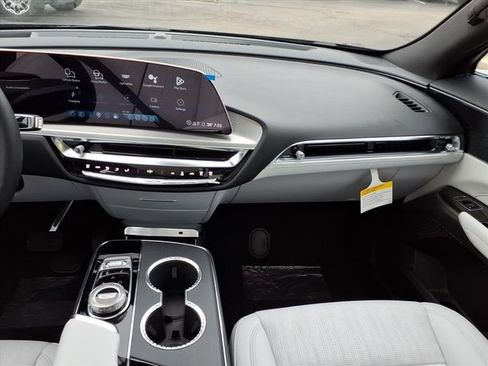 New 2026 Cadillac Lyriq Luxury AWD/4WD image 17