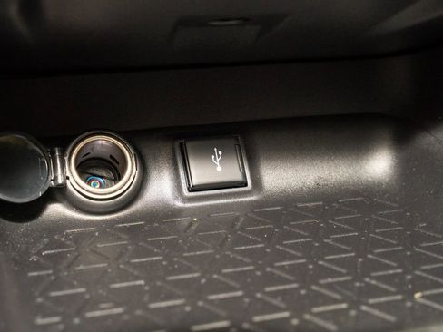 Used 2021 Toyota RAV4 XLE image 13