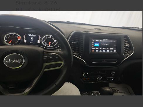 Used 2019 Jeep Cherokee Latitude Plus w/ Cold Weather Group AWD/4WD image 8