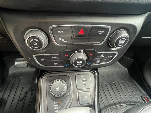 Used 2018 Jeep Compass Limited w/ Safe & Security Group AWD/4WD image 19