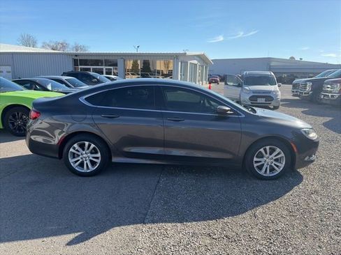 Used 2017 Chrysler 200 Limited Platinum w/ Comfort & Convenience Group image 5