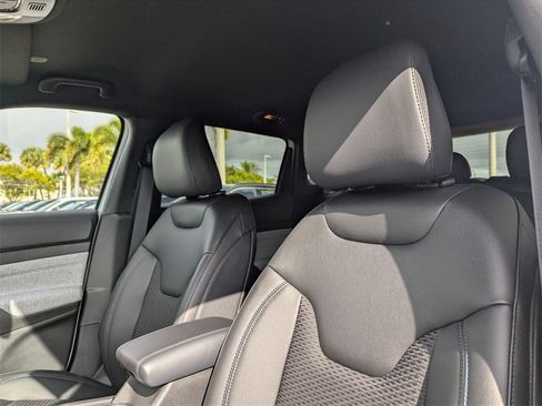 New 2026 Jeep Compass Latitude image 11