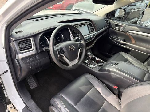 Used 2017 Toyota Highlander XLE FWD image 12