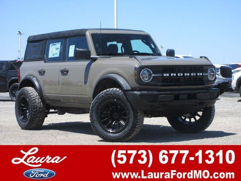 New 2026 Ford Bronco 4-Door AWD/4WD image 1