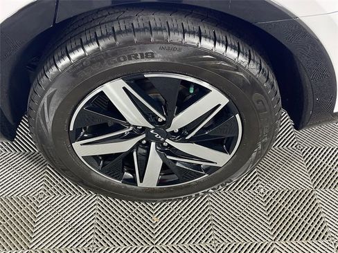 Used 2023 Kia Sorento S w/ Panoramic Sunroof Package image 33