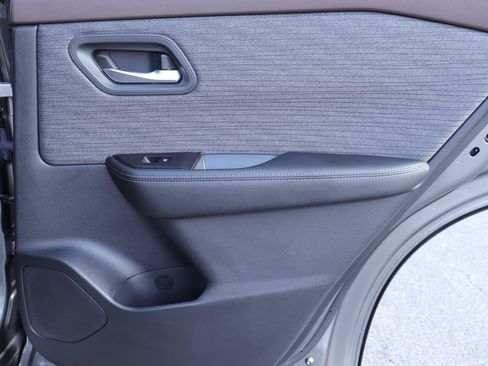 Used 2023 Nissan Rogue SV FWD image 19