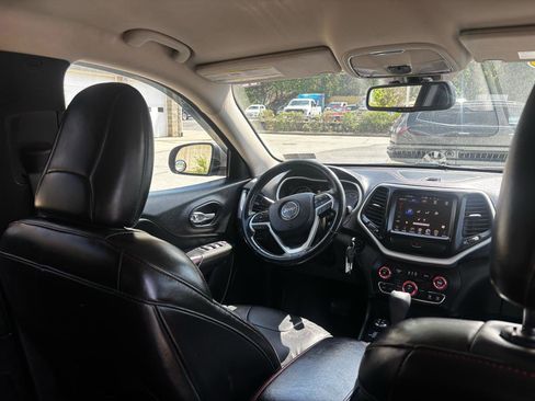 Used 2015 Jeep Cherokee Trailhawk AWD/4WD image 25