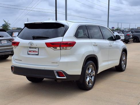 Used 2018 Toyota Highlander Limited Platinum FWD image 7