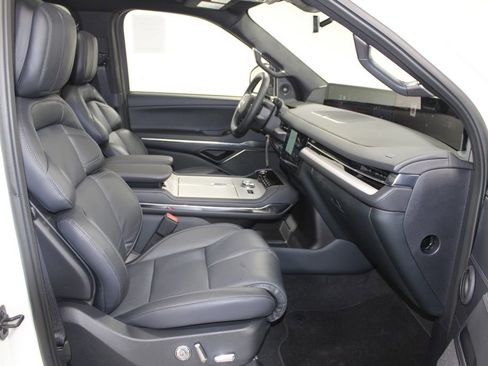 New 2025 Lincoln Navigator L Reserve w/ Jet Appearance Package image 32