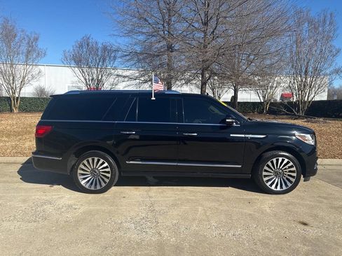Used 2018 Lincoln Navigator L Reserve w/ Technology Package image 2