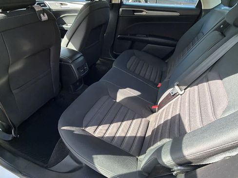 Used 2018 Ford Fusion SE w/ Fusion SE Technology Package FWD image 17