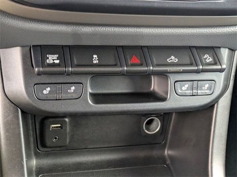 Used 2017 Chevrolet Colorado Z71 image 25