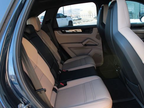 Used 2024 Porsche Cayenne image 24
