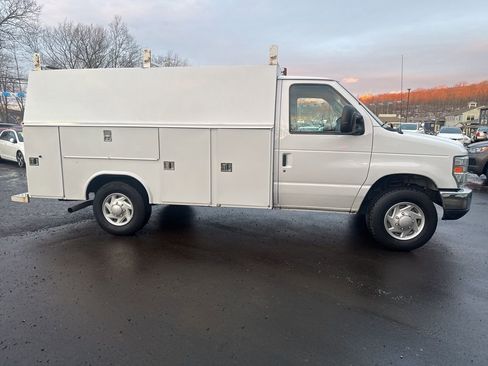 Used 2016 Ford E-350 and Econoline 350 Super Duty w/ Power Windows & Locks Group image 9