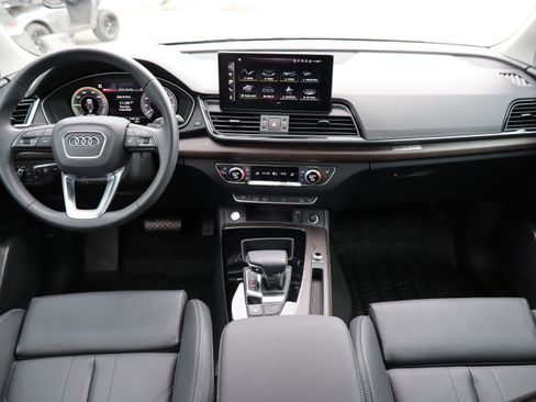 Used 2024 Audi Q5 e Premium image 14