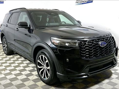 Used 2025 Ford Explorer ST-Line AWD/4WD image 3