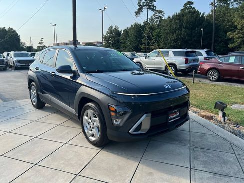 Used 2024 Hyundai Kona SE FWD image 3