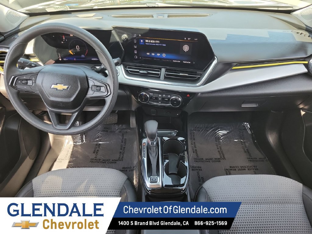 Used 2025 Chevrolet Trax LT FWD image 14