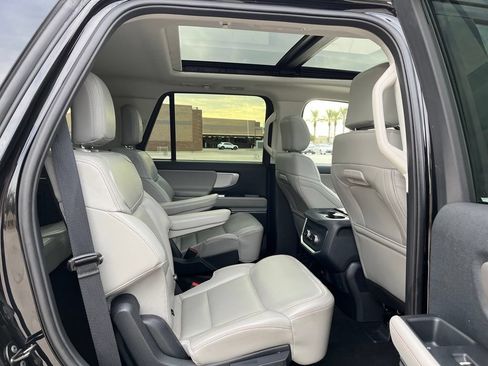 Used 2025 Ford Expedition Active RWD image 15