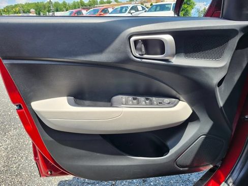 Used 2024 Hyundai Venue SEL FWD image 38